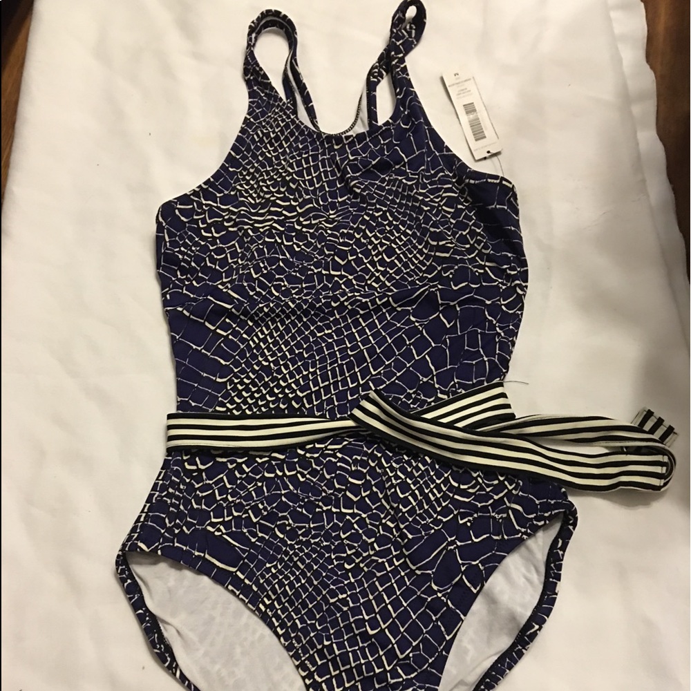 Kanalikuture one piece racer back with belt